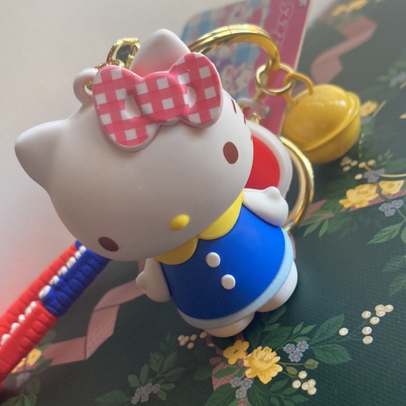 Hello Kitty Keychain - Picture 4 of 4